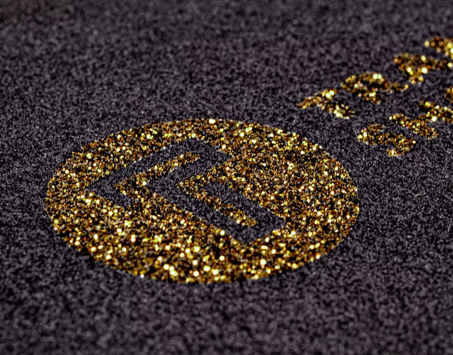 Stahls cad cut glitter black gold 947 flexfolie detail 1